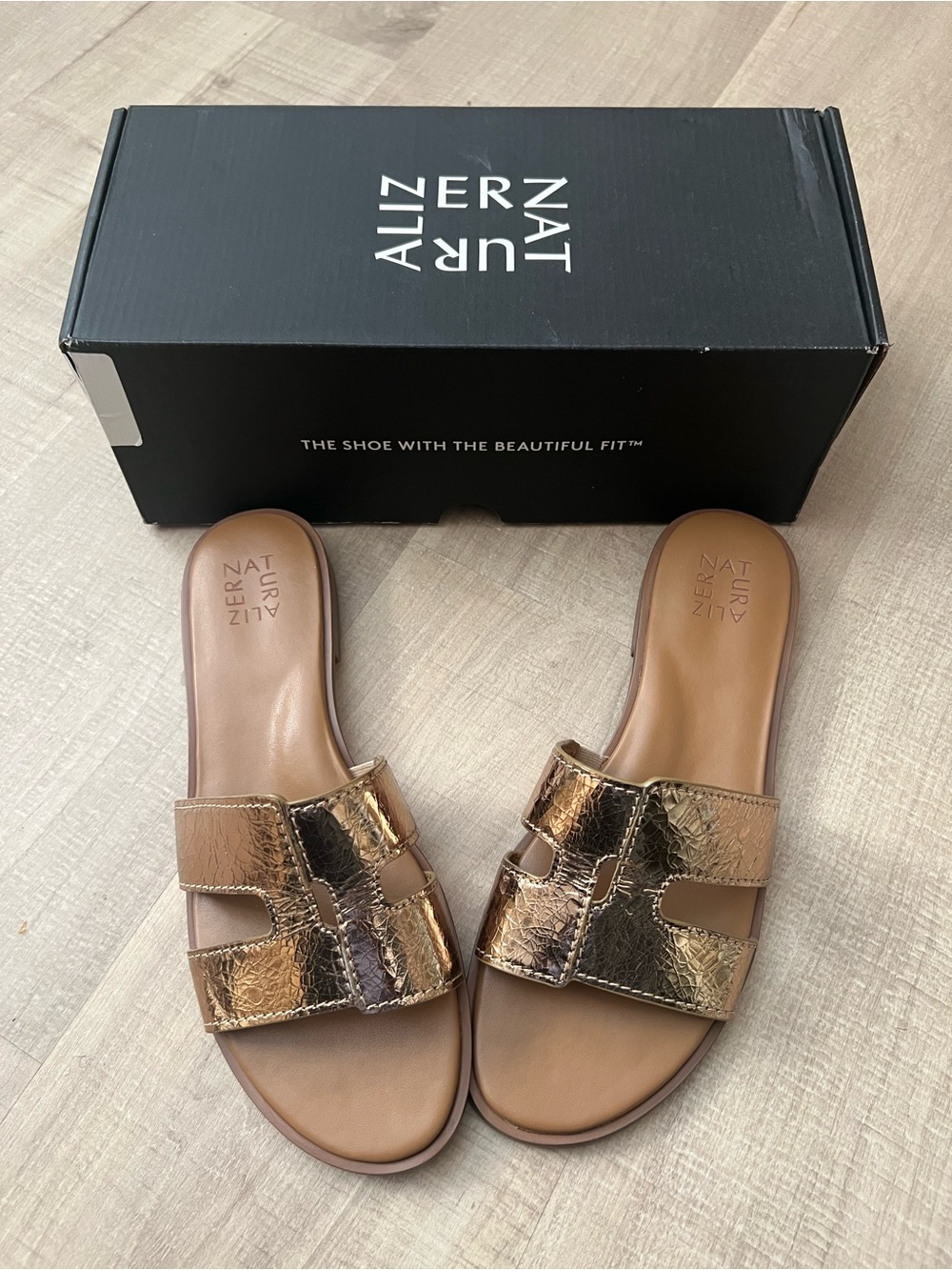 NEW IN BOX Naturalizer Women’s Metallic Bronze Slide Sandals